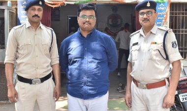 देर रात क्लब में चल रही थी अवैध शराब की बिक्री, 64 बीयर बोतल के साथ संचालक गिरफ्तार