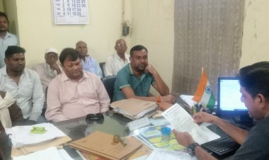 सेक्टर-6 HSCL कॉलोनी में बदहाल व्यवस्था, कांग्रेसियों ने प्रबंधन को घेरा