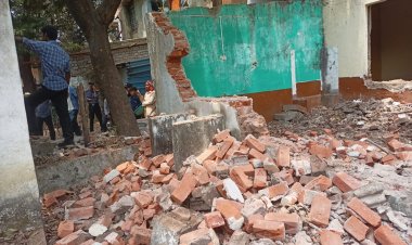 सेक्टर-6 में अनफिट क्वार्टरों पर फिर चला बुलडोजर, अवैध कब्जे हटाए गए