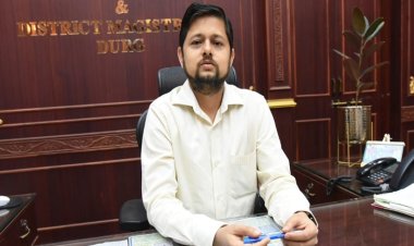 कलेक्टर  का सख्त निर्देश: सरकारी अधिकारी-कर्मचारी हेलमेट और सीटबेल्ट पहनना अनिवार्य