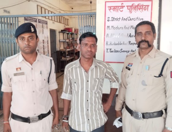 तालाब किनारे चला रहा था सट्‌टे का अवैध कारोबार, नकद, मोबाइल और कार जब्त