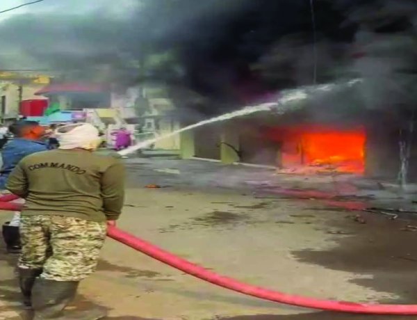 घर-दुकान में भीषण आग, 20 लाख का नुकसान, समय रहते टला बड़ा हादसा