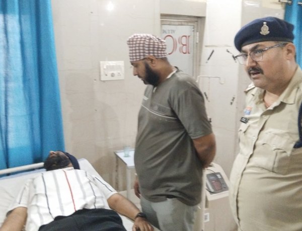 अस्पताल मैनेजर से 5 लाख की ब्लैकमेलिंग, आरोपी गिरफ्तार, पुलिस ने पकड़ा तो अस्पताल में बीमारी का किया नाटक