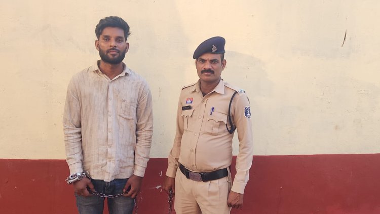 भिलाई में हथियार लहराकर दहशत फैलाने वाला युवक गिरफ्तार, पुलिस ने तलवारनुमा हथियार किया जब्त