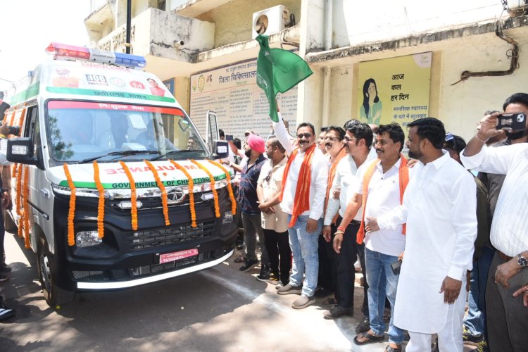 108 संजीवनी एक्सप्रेस की 10 आधुनिक एम्बुलेंसों का हुआ भव्य शुभारंभ, मंत्री गजेन्द्र यादव ने हरी झंडी दिखाकर एम्बुलेंस को किया रवाना