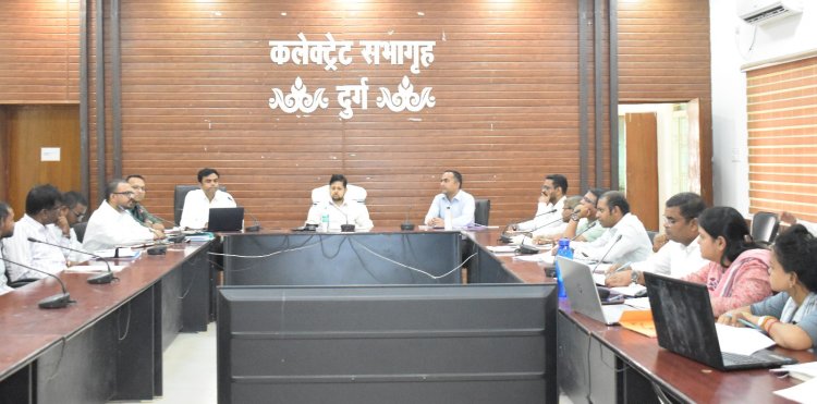 कलेक्टर ने अपूर्ण कार्यों का भौतिक सत्यापन कर शीघ्र पूर्ण करने के निर्देश