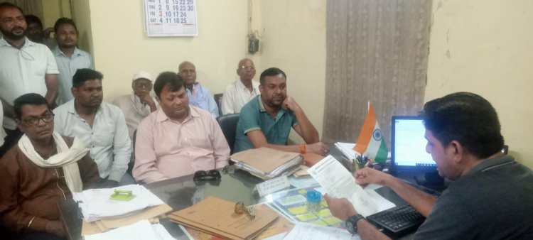 सेक्टर-6 HSCL कॉलोनी में बदहाल व्यवस्था, कांग्रेसियों ने प्रबंधन को घेरा