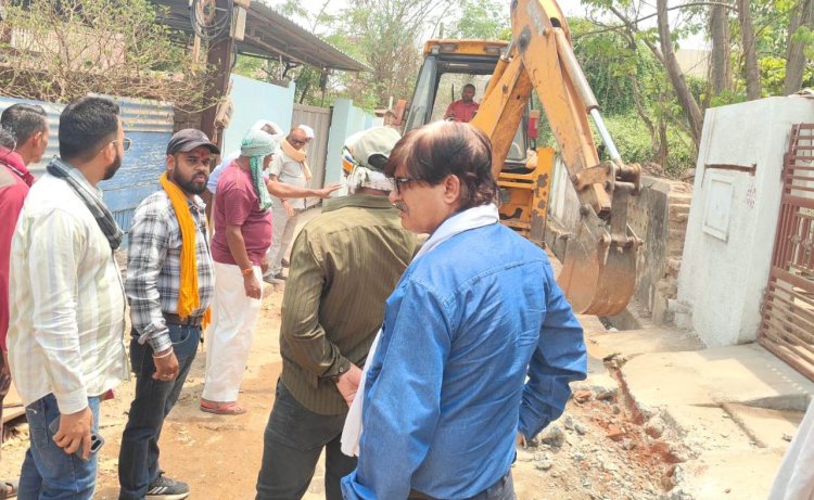 शिकायत पर निगम ने चलाया जेसीबी, अवैध अतिक्रमण को किया ध्वस्त
