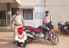 पंजाब बार के बाहर खूनी हमला: बीयर बोतल और धारदार हथियार से युवक पर जानलेवा अटैक, 3 नाबालिग सहित 4 गिरफ्तार