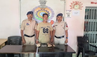 दुर्ग पुलिस की बड़ी कार्रवाई: देशी कट्टा और 2 लाख नकद के साथ आरोपी गिरफ्तार