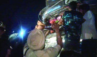 भारती कॉलेज के पास देर रात बड़ा हादसा: दो हाईवा की आमने-सामने भिड़ंत, केबिन में फंसे चालक गंभीर