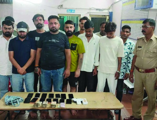 जुए के फड़ पर पुलिस का छापा, 15 आरोपी गिरफ्तार