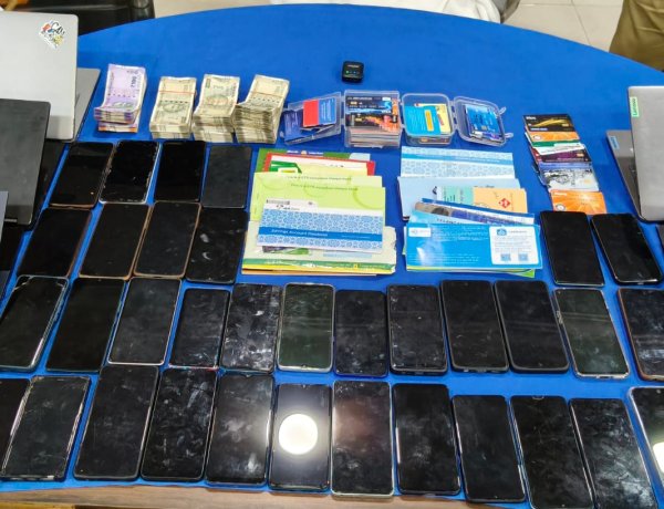 हैदराबाद से चल रहा था IPL सट्टे का बड़ा खेल, दुर्ग पुलिस ने मास्टरमाइंड कुणाल वर्मा समेत 13 सटोरियों को दबोचा, लाखों रुपए कैश जब्त