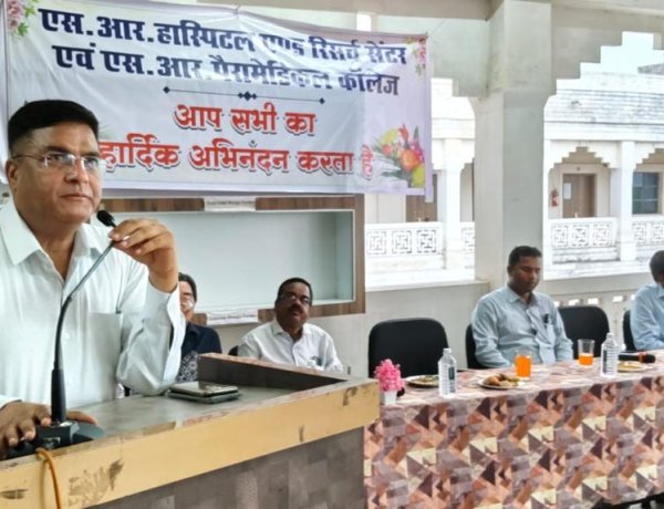 विद्यार्थियों को मिली मार्कशीट, दुर्ग पुलिस ने साइबर सुरक्षा और नए कानून की दी जानकारी
