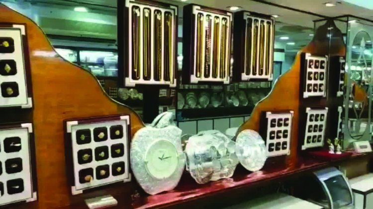 दिनदहाड़े बड़ी लूट, तलवार के दम पर 1 करोड़ के जेवर ले उड़े बदमाश