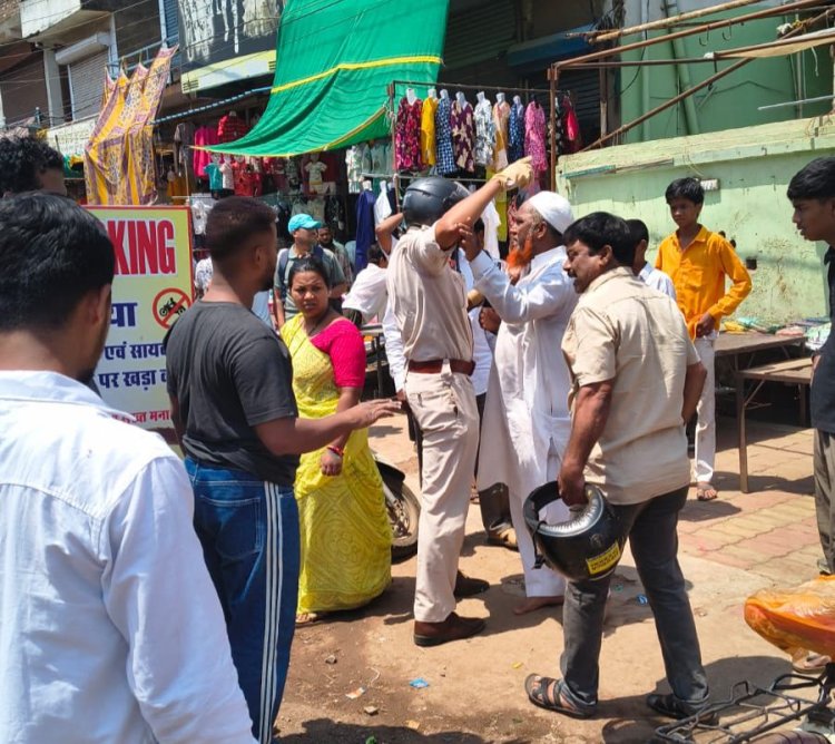 सुपेला संडे मार्केट में हटवाए गए अव्यवस्थित ठेले, इंदिरा मार्केट और सिविक सेंटर में 58 वाहन चालकों के कटे ई-चालान