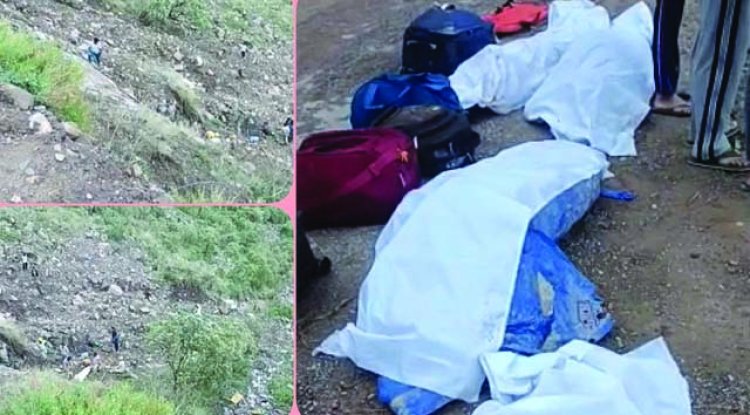 हिमाचल में बड़ा सड़क हादसा, खाई में गिरी टेंपो ट्रैवलर; 6 पर्यटकों की मौत