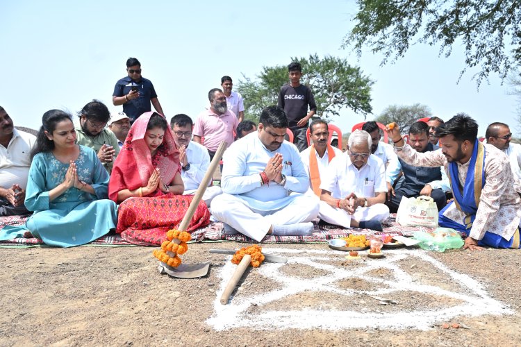 दुर्ग को मिली बड़ी सौगात: फिजियोथेरेपी कॉलेज का मंत्री गजेंद्र यादव ने किया भूमिपूजन, स्वास्थ्य शिक्षा को मिलेगा नया विस्तार