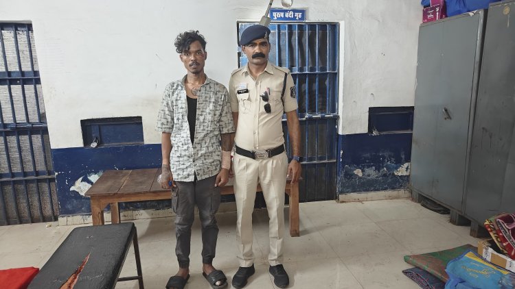 नयापारा चौक में 2 किलो गांजा के साथ दो आरोपी गिरफ्तार, धारदार हथियार भी बरामद