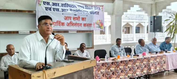 विद्यार्थियों को मिली मार्कशीट, दुर्ग पुलिस ने साइबर सुरक्षा और नए कानून की दी जानकारी