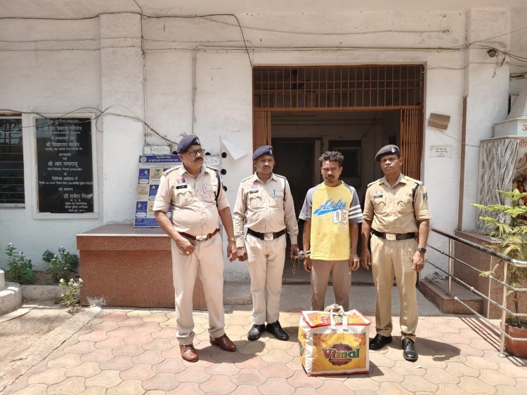 आईटीआई मैदान के पास गांजा बेच रहा था आरोपी, पुलिस ने 10 किलो से ज्यादा गांजा के साथ दबोचा