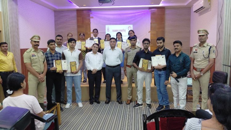 CG बोर्ड और CBSE टॉपर्स को SSP ने प्रशस्ति पत्र व स्मृति चिह्न देकर किया सम्मानित, विद्यार्थियों और अभिभावकों को दिया मार्गदर्शन
