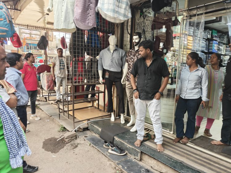 भिलाई निगम की बड़ी कार्रवाई, सड़क पर सामान फैलाने वाले 26 व्यापारियों से वसूला जुर्माना