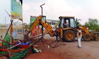 अवैध होर्डिंग पर कार्रवाई, नाला सफाई और पेयजल व्यवस्था का आयुक्त ने लिया जायजा
