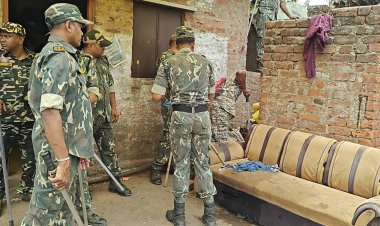 देवार बस्ती में दुर्ग पुलिस की बड़ी कार्रवाई, 12 किलो गांजा, 62 पौआ शराब और 2 तलवार बरामद