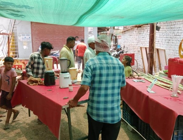 चौहान टाउन से जुनवानी चौक तक चला अतिक्रमण हटाओ अभियान, निगम ने हटाए अवैध कब्जे