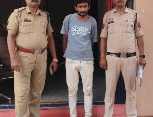 लिफ्ट मांगकर दोस्ती की, फिर बाइक लेकर फरार हुआ शातिर चोर गिरफ्तार