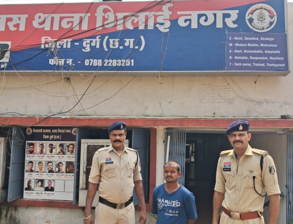 धारदार हथियार लेकर घूम रहा युवक गिरफ्तार, आर्म्स एक्ट के तहत कार्रवाई