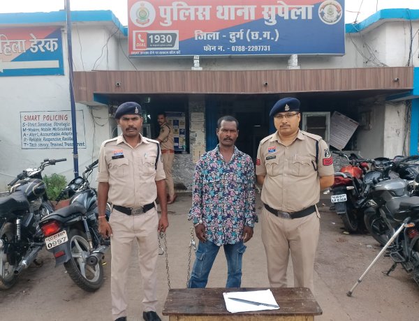 धारदार हथियार लहराकर लोगों को डरा रहा था युवक, सुपेला पुलिस ने किया गिरफ्तार