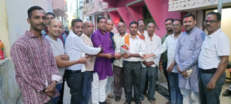 ग्राम विकास समिति उरला के अध्यक्ष छन्नू बंजारे का सम्मान, गांव के विकास पर हुई चर्चा