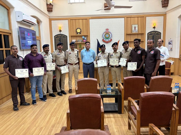 डायल-112 की तत्परता से बचीं कई जिंदगियां, उत्कृष्ट कार्य करने वाले पुलिसकर्मी सम्मानित