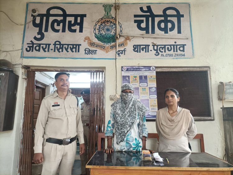 सट्टा पट्टी लिखकर जुआ संचालन करने वाली महिला गिरफ्तार, नगदी और सट्टा सामग्री जब्त