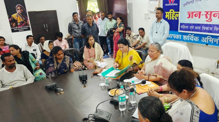 महिला आयोग की जनसुनवाई में महत्वपूर्ण फैसले, मोबाइल मुआवजा, डीएनए टेस्ट और सेवा समाप्ति की अनुशंसा