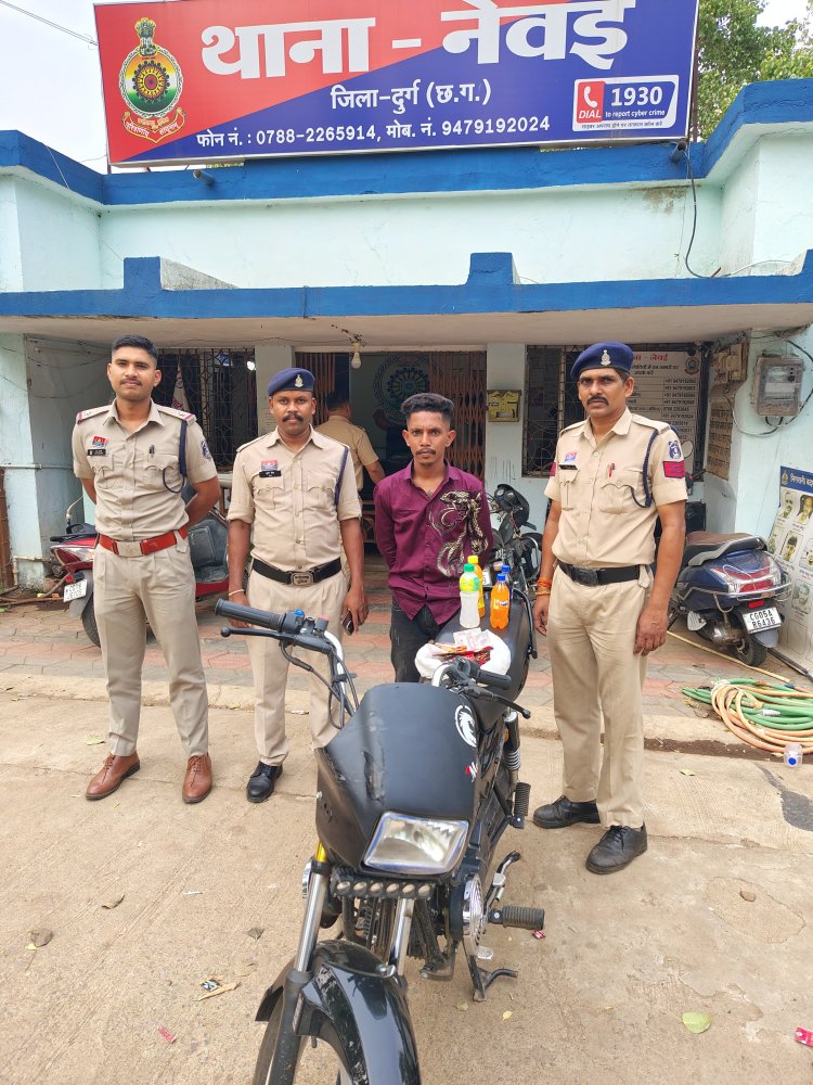 पान ठेले में चोरी करने वाले नाबालिग सहित 2 गिरफ्तार, 53 हजार का माल बरामद