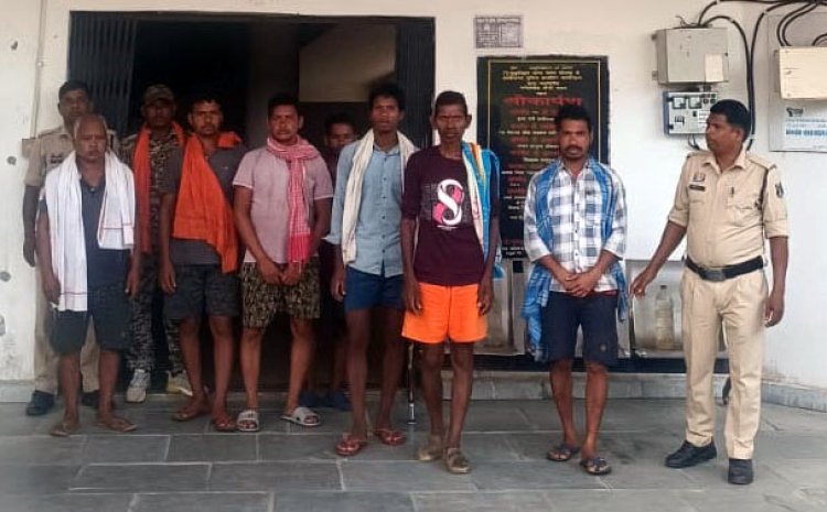 बैल का वध कर मांस बांटने के आरोप में 7 गिरफ्तार