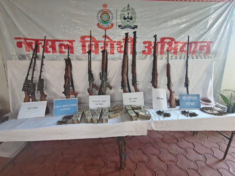 टेकला जंगल-पहाड़ी में नक्सलियों का हथियार डंप ध्वस्त, भारी मात्रा में हथियार, विस्फोटक सामग्री और गोला-बारूद बरामद