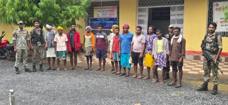 गौवंश वध मामले में बड़ी कार्रवाई, पुलिस ने 12 आरोपियों को किया गिरफ्तार, मांस और धारदार हथियार बरामद