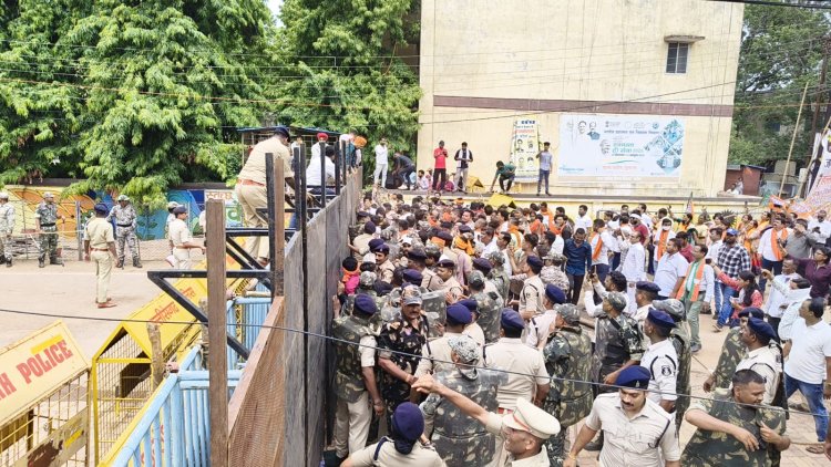 भिलाई-चरोदा निगम के खिलाफ भाजपा का हल्ला बोल, भ्रष्टाचार और जनसमस्याओं को लेकर किया जंगी प्रदर्शन