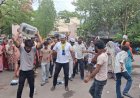 बिजली दर वृद्धि के खिलाफ AAP का कलेक्ट्रेट में प्रदर्शन, मीटर तोड़कर जताया विरोध