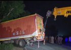 खराब बस को धक्का लगा रहे थे यात्री, तेज रफ्तार कंटेनर ने पीछे से मारी जोरदार टक्कर, 5 लोगों की मौत