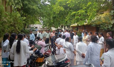 स्वास्थ्य कर्मचारी संघ का प्रदर्शन, बर्खास्त संविदा कर्मियों की बहाली की मांग तेज