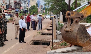 नेहरू नगर में निगम का बुलडोजर एक्शन, 4 अवैध प्रीकास्ट बाउंड्रीवाल तोड़कर सरकारी जमीन कराई कब्जामुक्त
