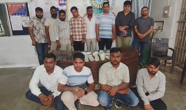 दुर्ग में जुए के अड्डे पर पुलिस का बड़ा छापा, 12 जुआरी गिरफ्तार, ₹9.04 लाख नकद जब्त