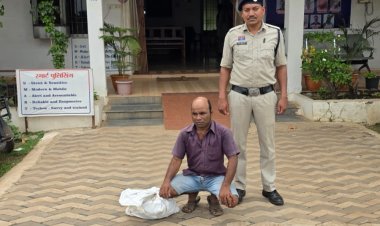 राजा तालाब के पास अवैध शराब बेचते युवक को पुलिस ने दबोचा, 32 पौवा देशी शराब जब्त