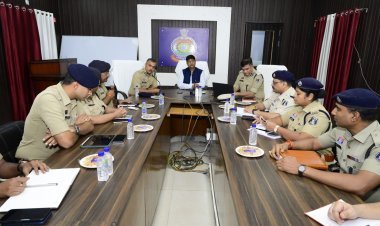 दुर्ग पहुंचे डीजीपी अरुण देव गौतम, कानून-व्यवस्था और ITMS की समीक्षा, स्मार्ट पुलिसिंग पर दिया जोर