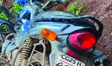 आत्मानंद स्कूल के वाहन की टक्कर से बाइक सवार की मौत, चालक फरार